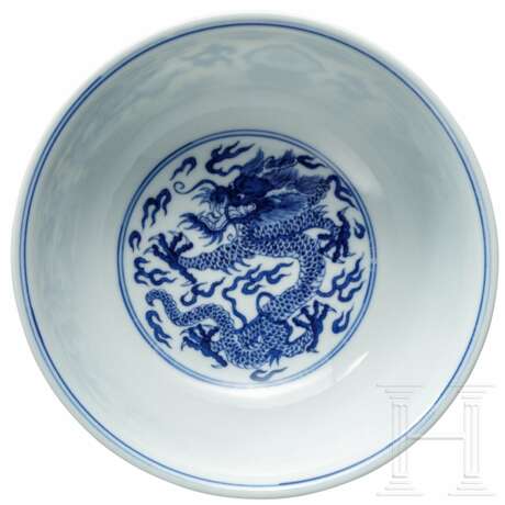 Blau-weiße Drachen-Schüssel mit Kangxi-Marke, wohl aus dieser Epoche (1662 - 1722) - фото 6