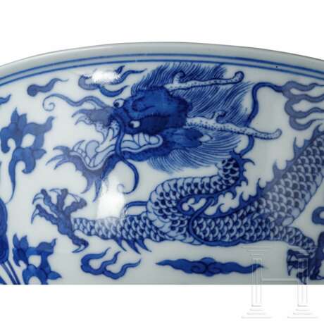 Blau-weiße Drachen-Schüssel mit Kangxi-Marke, wohl aus dieser Epoche (1662 - 1722) - photo 7