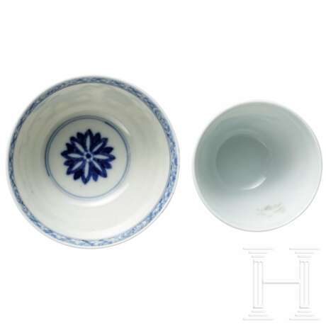 Zwei blau-weiße Tassen und Untertassen, eine kleine Tasse mit Guangxu-Marke, eine kleine Schale mit Qing-Marke - photo 6