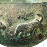 Bronzeschale mit Tierreliefs, elamitisch, 2. Jtsd. v. Chr. - Foto 8