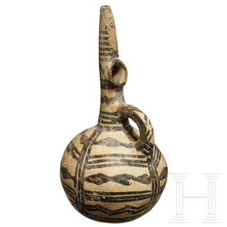 Helladische Kugelflasche mit langem Ausguss, Griechenland/Zypern, 2. Jtsd. v. Chr. - Foto 1