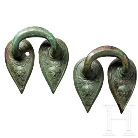 Zwei spätarchaische bronzene Henkelattaschen, Griechenland, um 500 v. Chr. - Foto 1