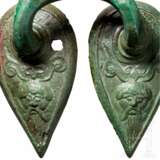 Zwei spätarchaische bronzene Henkelattaschen, Griechenland, um 500 v. Chr. - Foto 3