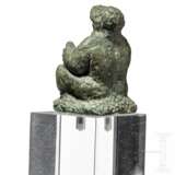 Bronzeminiatur des sitzenden Bacchus, römisch, 2. - 3. Jhdt. - Foto 2