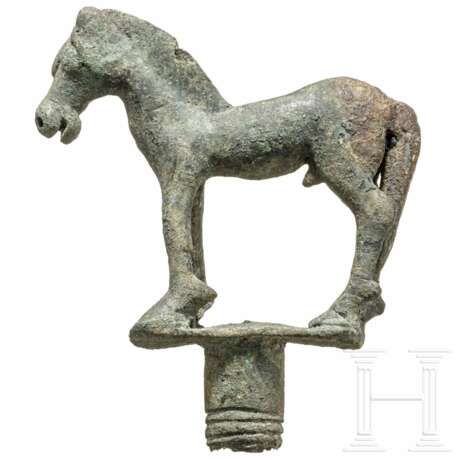 Eindrucksvolle bronzene Pferdefigur, römisch, 2. - 3. Jhdt. - Foto 2