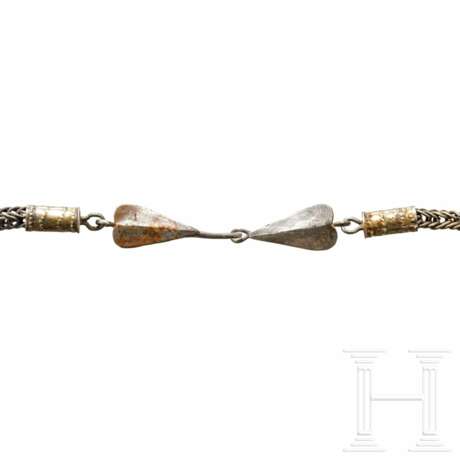Drachenkopf-Lunula-Anhänger an Halskette, wikingisch, 10. Jhdt. - Foto 4