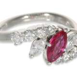 Ring: sehr dekorativer Diamantring mit feinem unbehandeltem Rubin "Vivid Pink Red", insges. 1,46ct, Platin, mit IGI-Report - photo 3