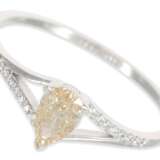 Ring: feiner Weißgoldring mit sehr seltenem Fancy Diamant " light orangy pink" , im Tropfenschliff, ca. 0,4ct, 18K Gold - photo 1