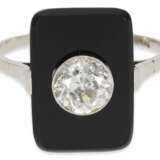 Ring: sehr schöner Art déco Ring mit Onyx und Altschliff-Diamant von ca. 1ct, 18K Gold - photo 2