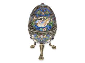 Dose: reich verzierte Silberdose mit feinsten Emaillierungen, im Stil der Fabergé-Eier, Russland 20. Jahrhundert