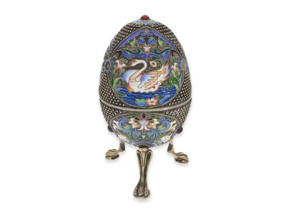 Dose: reich verzierte Silberdose mit feinsten Emaillierungen, im Stil der Fabergé-Eier, Russland 20. Jahrhundert - photo 2