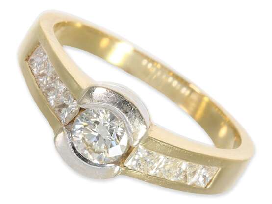 Ring: attraktiver vintage Brillantring, insgesamt 0,96ct, incl. Zertifikat,18K Gold - фото 1