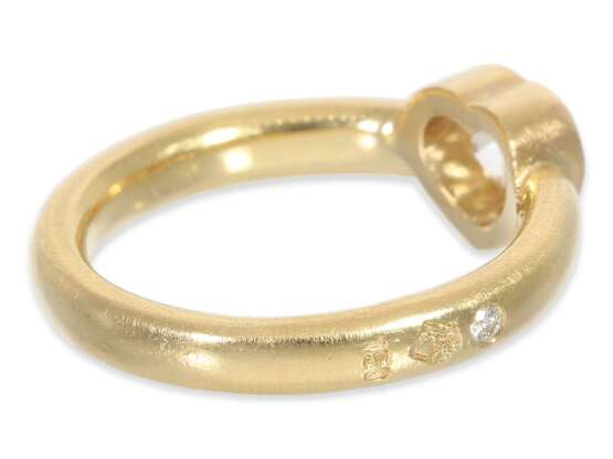 Ring: dekorativer Goldschmiedering mit Brillant im Herzschliff von ca. 0,72ct, 18K Gold - фото 2