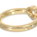 Ring: dekorativer Goldschmiedering mit Brillant im Herzschliff von ca. 0,72ct, 18K Gold - photo 2