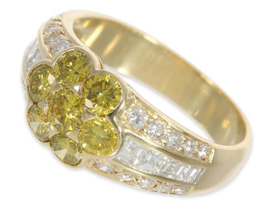 Ring: gelbgoldener Goldschmiedering mit hochwertigem Diamantbesatz, insgesamt ca. 1,8ct, 18K Gold - photo 1