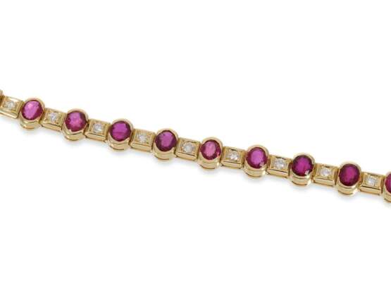 Armband: hochwertiges, sehr geschmackvolles Rubin/Brillant-Goldschmiedearmband, ca. 8,4ct - фото 3