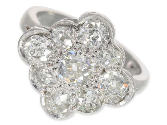 Ring: weißgoldener, sehr schöner und dekorativer Diamant-Goldschmiedering in antikem Stil, russische Goldpunze, ca. 2,5ct, - Foto 1