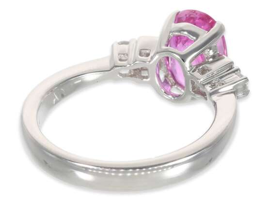 Ring: attraktiver neuwertiger Platinring mit pinkem Saphir mit Diamanten, insgesamt ca. 2,6ct, - фото 4