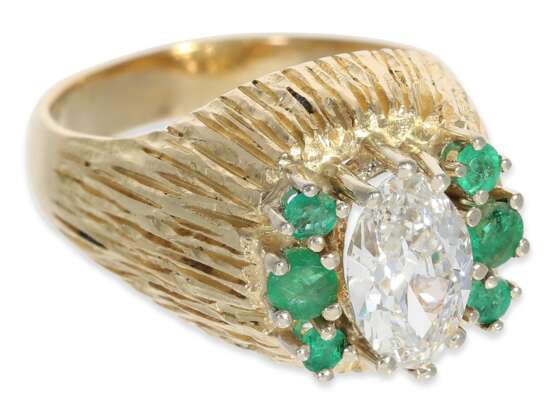 Ring: sehr interessanter und ausgefallener vintage Smaragd/Brillant-Goldschmiedering, 18K Gold - фото 4