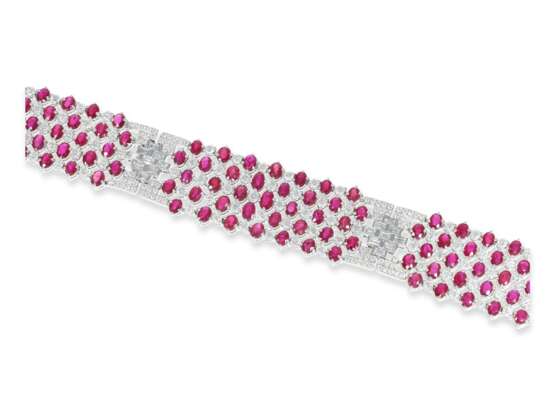 Armband: wertvolles neuwertiges Rubinarmband mit Brillanten, gearbeitet im Art déco Stil, insgesamt ca. 30,05ct - Foto 3