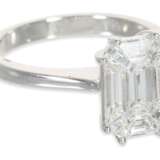 Ring: moderner neuwertiger Diamantring, extrem hochwertige Goldschmiedearbeit "9-teiliger Emerald-Cut", insgesamt ca. 1,49ct, 18K Gold - photo 2