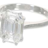 Ring: moderner neuwertiger Diamantring, extrem hochwertige Goldschmiedearbeit "9-teiliger Emerald-Cut", insgesamt ca. 1,49ct, 18K Gold - photo 3