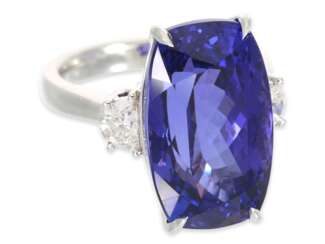 Ring: äußerst wertvoller Diamantring mit ungewöhnlich großem Tansaniten von 19,13ct, neuwertig, mit IGI-Report
