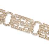 Armband: ausgesprochen schönes und sehr luxuriöses Goldschmiedearmband in antikem Stil, vollständiger Diamant-Besatz, individuelle russische Handarbeit, ca. 25ct - фото 3