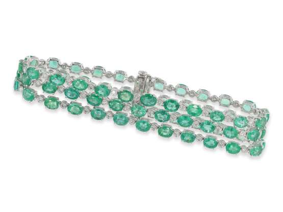 Armband: sehr schönes neuwertiges Smaragdarmband mit Brillanten, insgesamt ca. 24,66ct, 18K Gold - фото 1