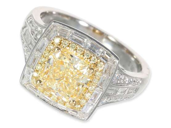 Ring: sehr hochwertiger Brillantring mit Fancy-Diamant von 2ct, 18K Gold, neuwertig mit IGI Report - photo 1