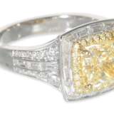 Ring: sehr hochwertiger Brillantring mit Fancy-Diamant von 2ct, 18K Gold, neuwertig mit IGI Report - Foto 3