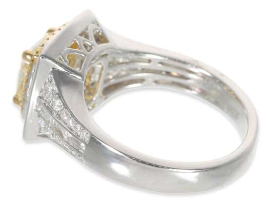 Ring: sehr hochwertiger Brillantring mit Fancy-Diamant von 2ct, 18K Gold, neuwertig mit IGI Report - Foto 4