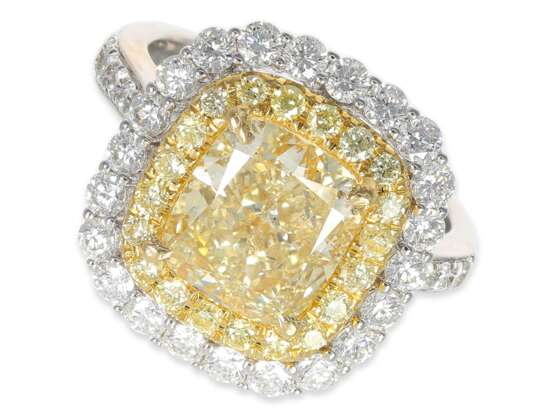 Ring: neuwertiger, sehr wertvoller Brillantring mit gelbem Diamanten von ca. 3,01ct, 18K Gold - фото 1