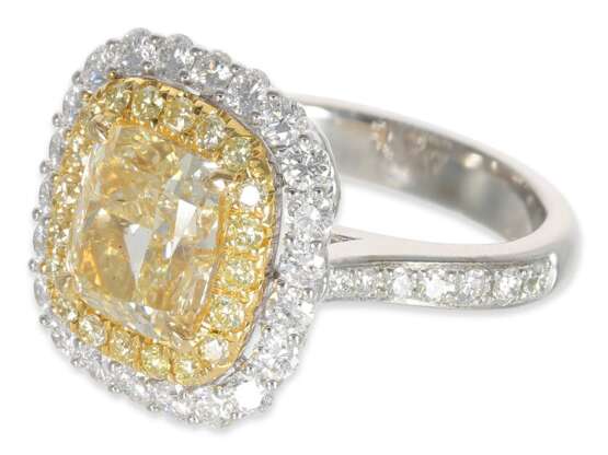 Ring: neuwertiger, sehr wertvoller Brillantring mit gelbem Diamanten von ca. 3,01ct, 18K Gold - photo 2