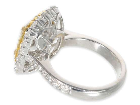 Ring: neuwertiger, sehr wertvoller Brillantring mit gelbem Diamanten von ca. 3,01ct, 18K Gold - фото 3