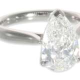 Ring: hochfeiner, ungetragener und sehr wertvoller Diamant im Tropfen-Schliff, 3,01ct, äußerst seltener Farb- und Reinheitsgrad, River/VVS, incl. GIA-Expertise - фото 2