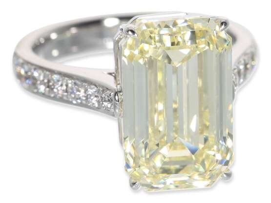 Ring: exquisiter und äußerst wertvoller Diamantring mit großem Diamant im Emerald-Cut von 8,88ct - photo 4