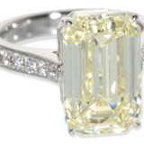 Ring: exquisiter und äußerst wertvoller Diamantring mit großem Diamant im Emerald-Cut von 8,88ct - photo 4