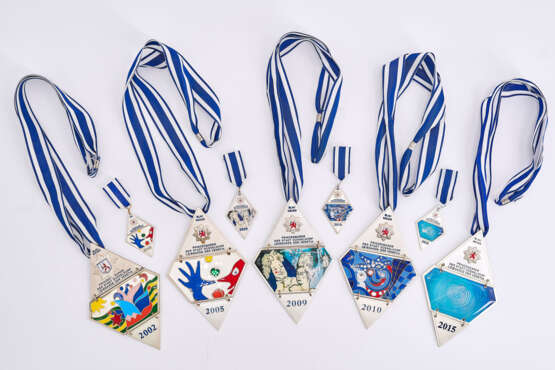 Mixed Lot of 5 Carnival Medals - photo 2
