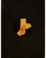 Kleine rot-weiße Faltung auf Schwarz