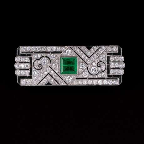 Art-déco Diamant-Brosche mit Smaragd. - photo 1