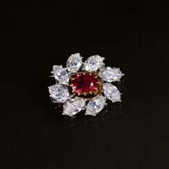 Cartier. Hochfeine, natürliche Rubin-Diamant-Brosche.