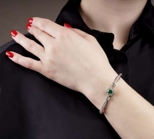 Hochfeines Altschliffdiamant-Armband mit Smaragd. - Foto 2