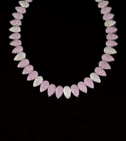 Farbfeines Diamant-Collier mit Pink-Saphiren. - Foto 1