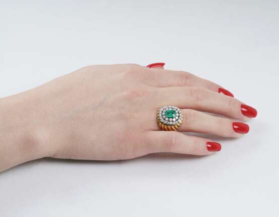 Großer Smaragd-Brillant-Ring. - Foto 2