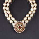 Chanel. Zweireihiges Faux Pearl Collier mit Anhänger. - photo 2