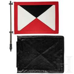 Kfz-Stander für einen kommandierenden General eines Armeekorps, komplett mit Haltestange und Wachstuch-Tasche