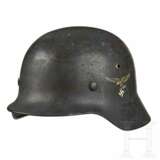 Stahlhelm M 35 der Luftwaffe mit beiden Abzeichen - Foto 1