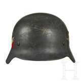 Stahlhelm M 35 der Luftwaffe mit beiden Abzeichen - photo 3