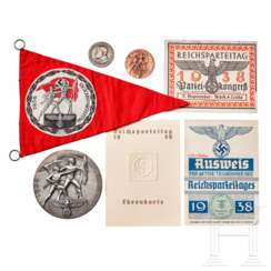 Kleine Sammlung Abzeichen und Erinnerungsstücke an den Reichsparteitag 1938